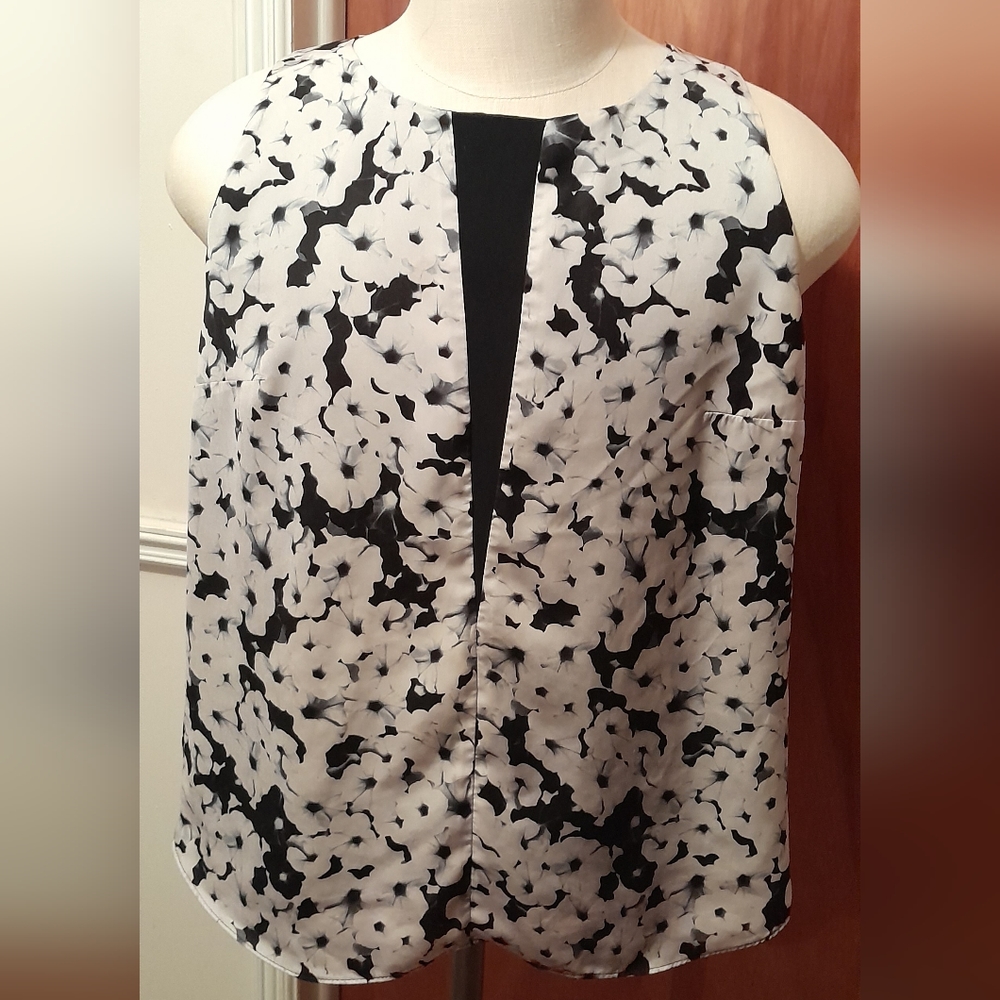 Apt. 9 Sleeveless Silky feel Top Tank like with Lining XL
